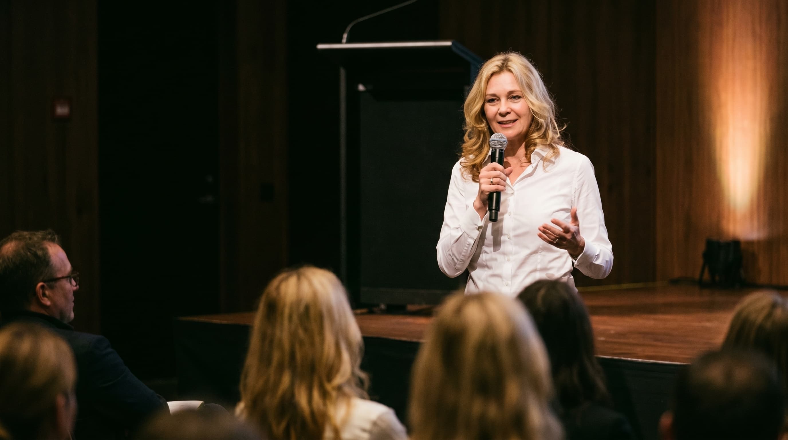 Audience and stage setting for a Brandflight keynote